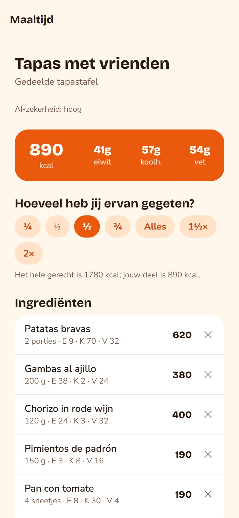 Schermafbeelding: maaltijddetail van een gedeelde tapastafel. Het hele gerecht is 1.780 kcal, de gebruiker at de helft: 890 kcal.